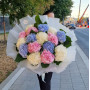Букет из 15 разноцветных гортензий