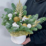 Композиция из нобилиса в шляпной коробке фото 2
